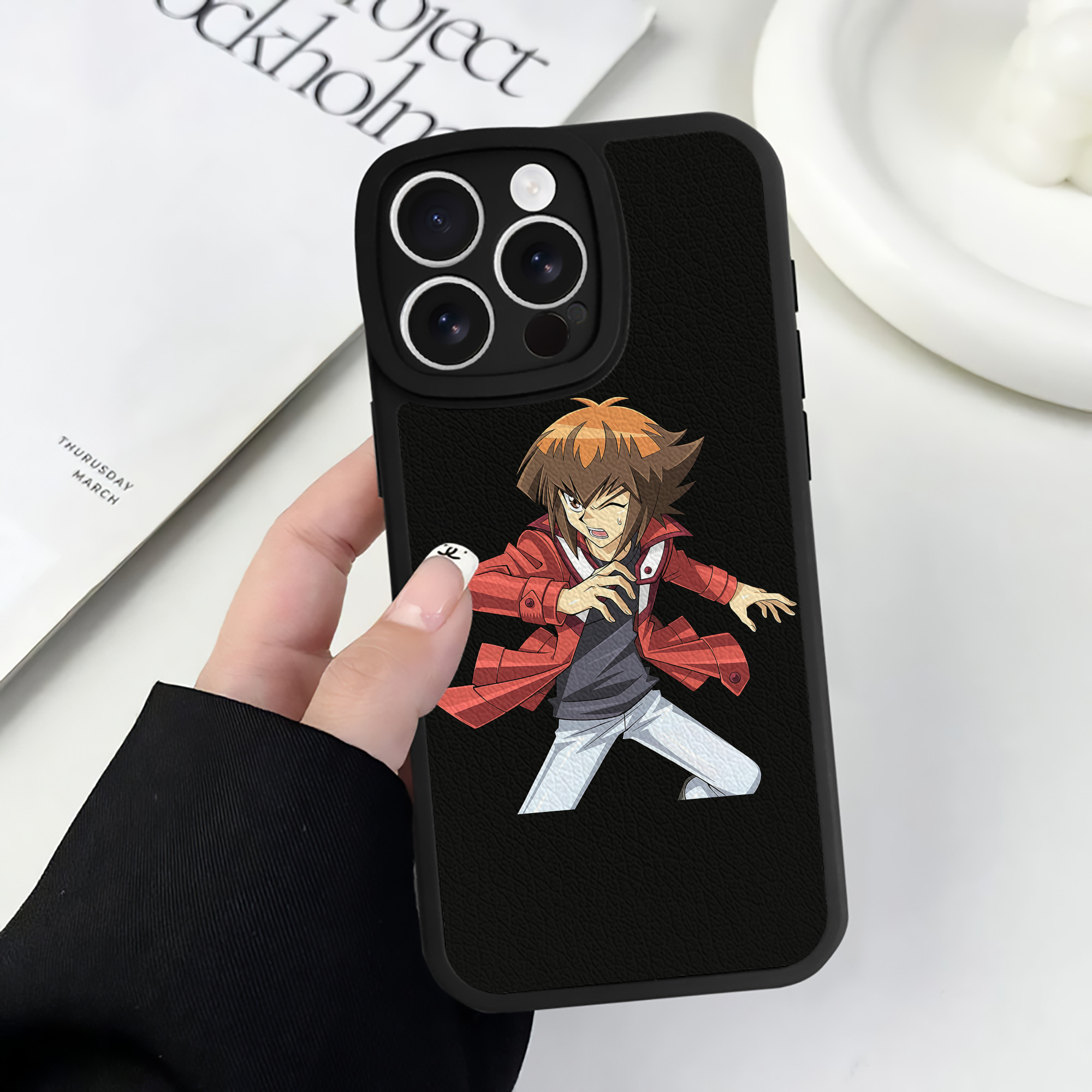 （画像用） 遊☆戯☆王 Yu-Gi-Oh! 【iPhone 16シリーズ対応】シリコンスマホケース（レザー調） 材質：シリコン